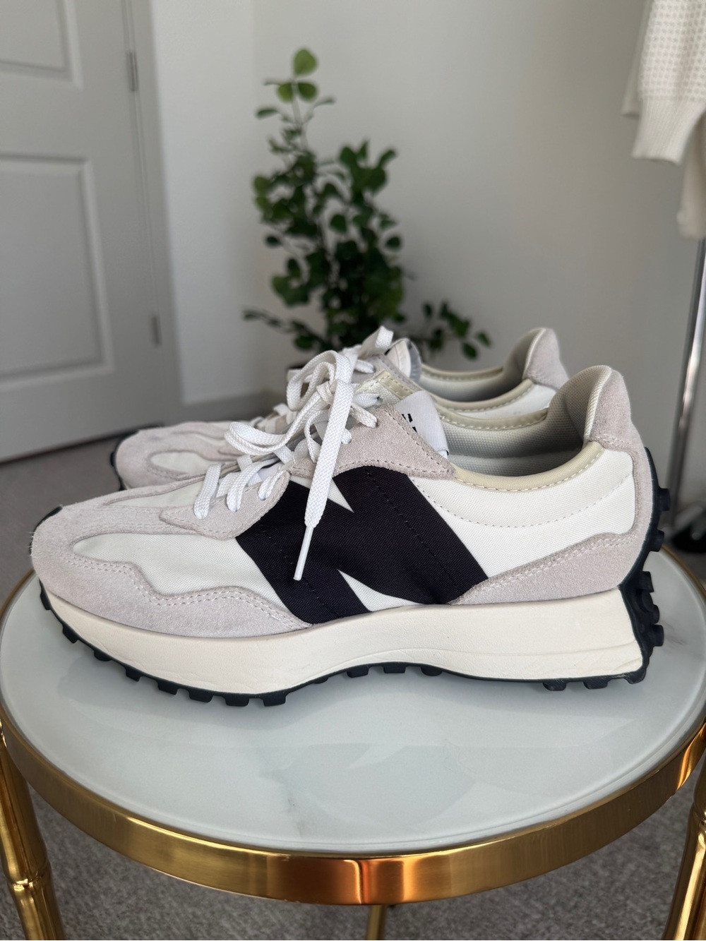 New Balance 327 White and Black Suede-Trim Runner Sneakers Size 8.5 - Picture 5 of 15